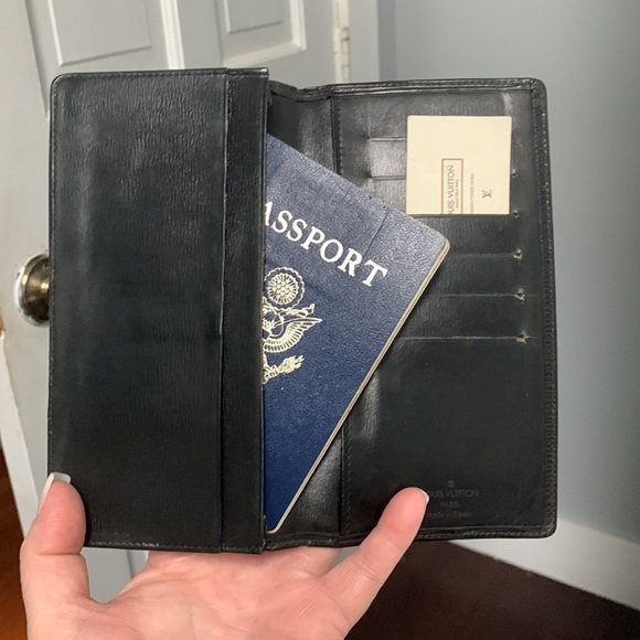 1994 authentic Louis Vuitton black Epi leather long wallet / checkbook holder - Picture 7 of 16